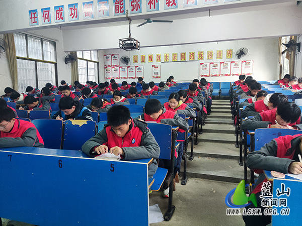 蓝山县塔峰中学举办数学素养竞赛.jpg 蓝山县塔峰中学举办数学素养竞赛.jpg