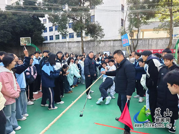 拔河正拼搏 青春展风采:蓝山县第一中学高一年级组举办学生拔河比赛.jpg 拔河正拼搏 青春展风采:蓝山县第一中学高一年级组举办学生拔河比赛.jpg