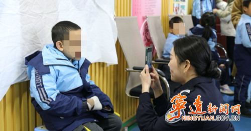 【我为群众办实事】宁远：上门办证暖童心，关爱“折翼天使_副本_副本500.jpg