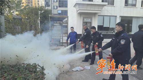 宁远：消防宣传进法院 筑牢安全“防火墙”2_副本500.jpg