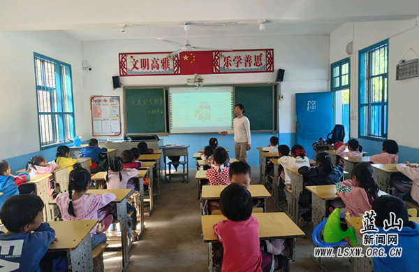 安全同行 守护成长——早禾学校开展交通安全主题活动.jpg