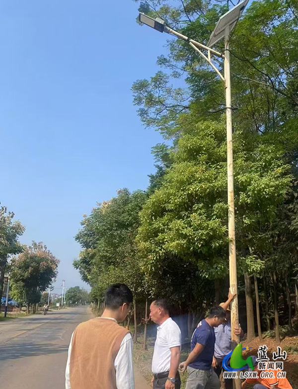 太平圩镇：一键“通电”照亮出行路.jpg