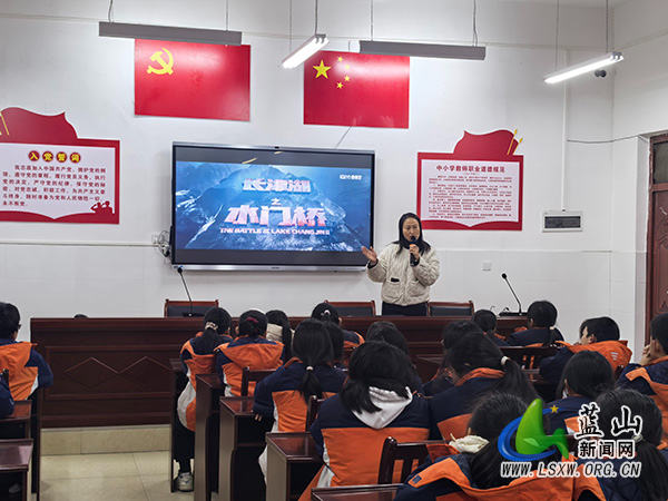 赤蓝桥小学开展特色思政课堂观影活动.jpg