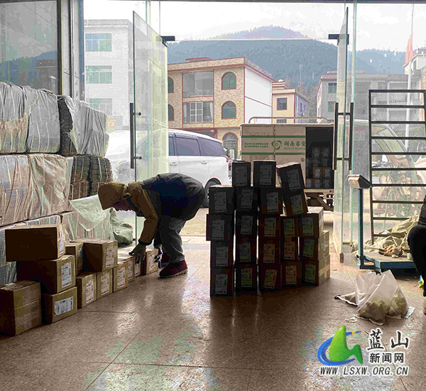 蓝山县:直播带货拓销路 助农增收促振兴1.jpg 蓝山县:直播带货拓销路 助农增收促振兴1.jpg