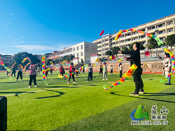 正市学校开展舞龙运动进校园活动.jpg