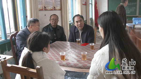 县关工委开展2024年走访慰问贫困学生活动.jpg
