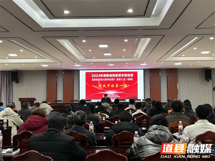 开展无人机技能培训 为粮油生产添1_副本.jpg