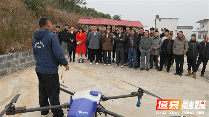 开展无人机技能培训 为粮油生产添3_副本1.jpg