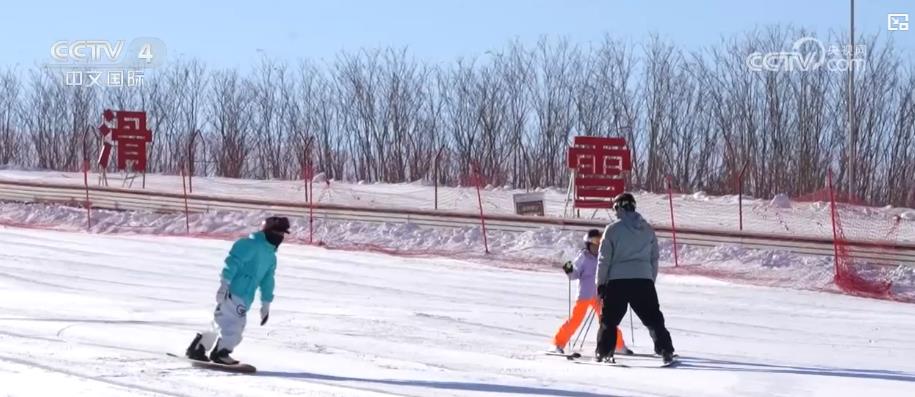 冰雪消费热潮涌动 多地打造冰雪经济新亮点