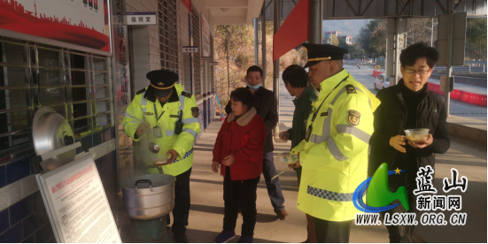 蓝山：油茶暖人心，温情满春运.png