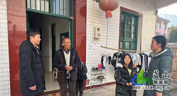 祠堂圩镇八联村开展“利剑护蕾”走访活动.jpg 祠堂圩镇八联村开展“利剑护蕾”走访活动.jpg