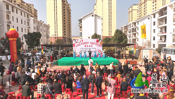 我县举行异地搬迁安置小区迎春民族文化下乡活动.jpg