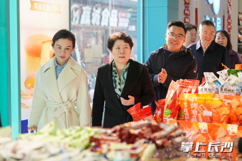 高桥大市场酒水食品城调研现场。