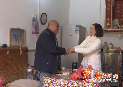 宁远：李玲开展春节走访慰问活动_副本500.jpg