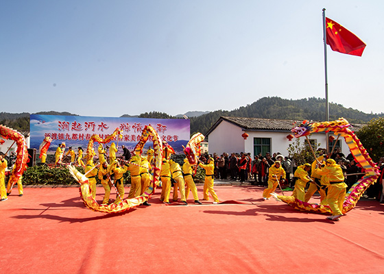 围观！乡村春晚如何点燃万家欢乐？