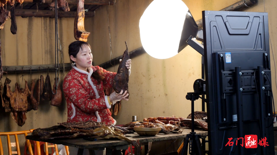 年味浓 腊肉香 特色年货产销旺6.png