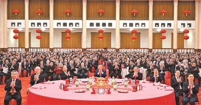 1月27日，中共中央、國(guó)務(wù)院在北京人民大會(huì)堂舉行2025年春節(jié)團(tuán)拜會(huì)。黨和國(guó)家領(lǐng)導(dǎo)人習(xí)近平、李強(qiáng)、趙樂際、王滬寧、蔡奇、丁薛祥、李希、韓正等同首都各界人士歡聚一堂、共迎佳節(jié)。新華社記者??謝環(huán)馳攝