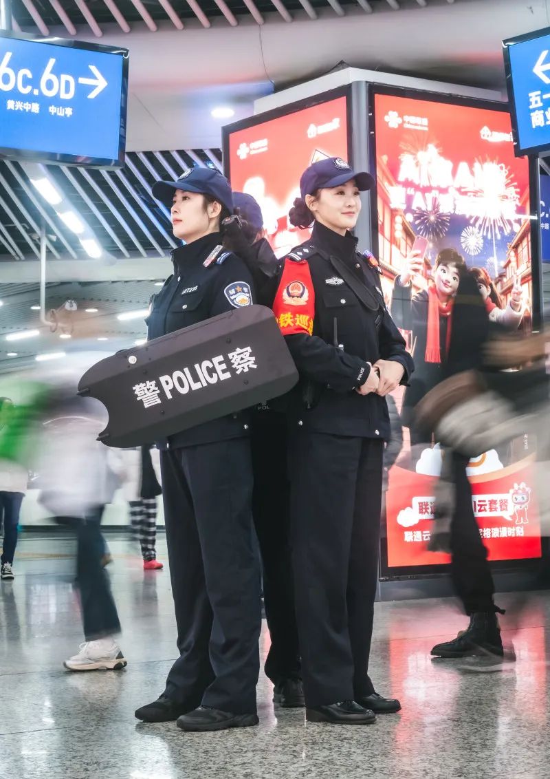 民警春节坚守岗位。