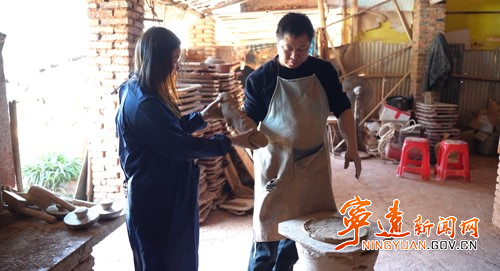 (委员风采)骆军英:情系乡土 担当作为展风采2_副本500.jpg (委员风采)骆军英:情系乡土 担当作为展风采2_副本500.jpg