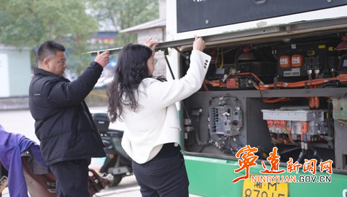 【代表风采】冯海燕:以担当践行使命,用奉献诠释初心2_副本500.jpg 【代表风采】冯海燕:以担当践行使命,用奉献诠释初心2_副本500.jpg