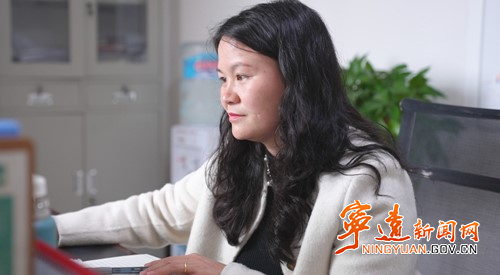 【代表风采】冯海燕:以担当践行使命,用奉献诠释初心_副本500.jpg 【代表风采】冯海燕:以担当践行使命,用奉献诠释初心_副本500.jpg