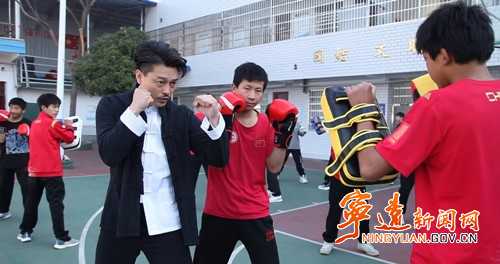 【委员风采】陈伟：以多元力量 书写责任担当2_副本500.jpg