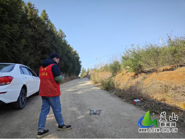 太平圩镇:禁毒宣传进万户 踏查行动穿林入.jpg 太平圩镇:禁毒宣传进万户 踏查行动穿林入.jpg