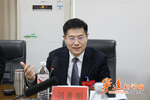 【聚焦两会】胡勇刚参加清水桥、桐木漯代表团分组讨论2_副本500.jpg