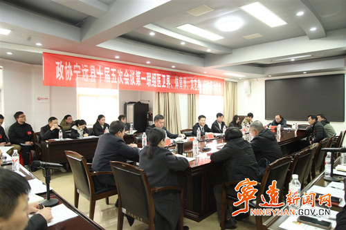 【聚焦两会】胡勇刚参加政协第一联组讨论_副本500.jpg