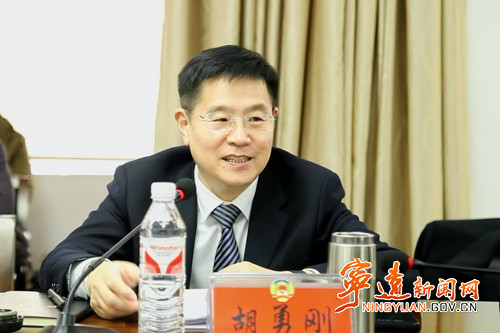 【聚焦两会】胡勇刚参加政协第一联组讨论2_副本500.jpg