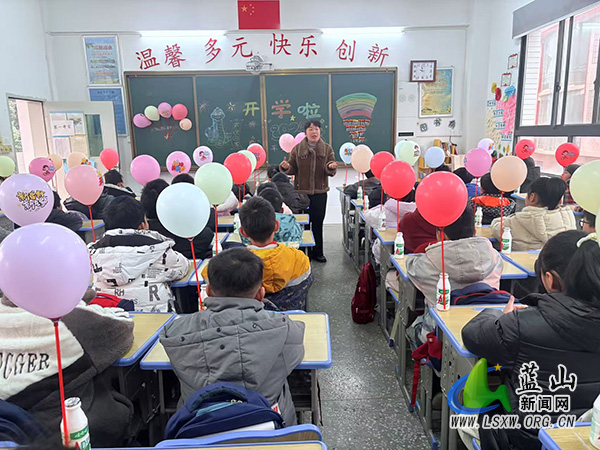 城北湘威学校迎来2025年春季学期开学第一天.jpg