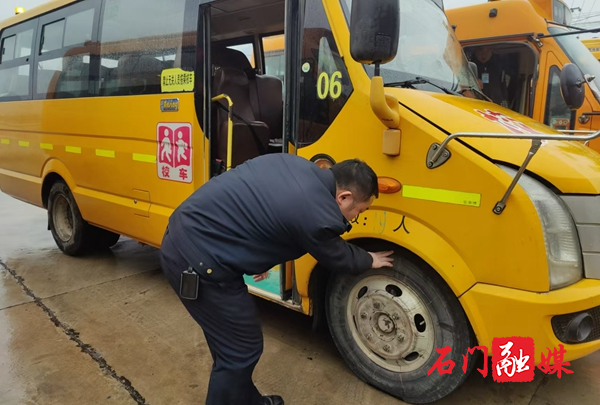 白云镇：把好校车“安全关”，护航平安上学路11.jpg