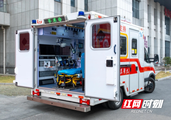 5G+急救车，上车即入院。.jpg