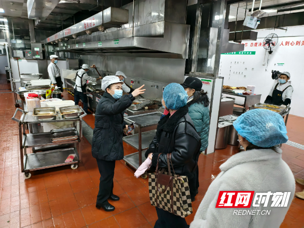 简篇-邵阳市一中召开校园膳食监督家长委员会成立大会