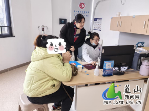 蓝山县妇幼保健院：专车接送孕产妇，贴心服务暖人心.png