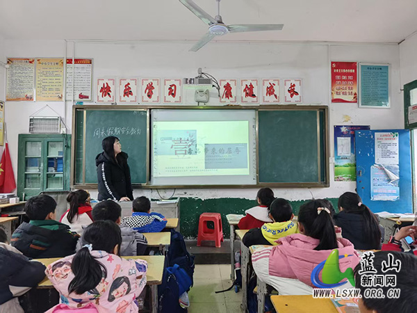 明德实验小学开展禁毒班会课.jpg