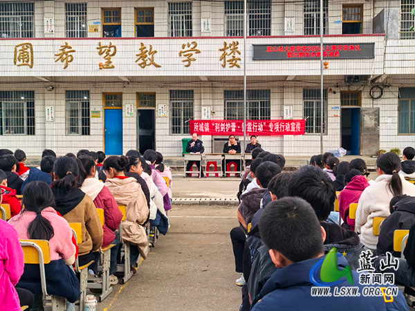 大麻学校举行开学典礼暨“利剑护蕾·雷霆行动”法治讲座.jpg