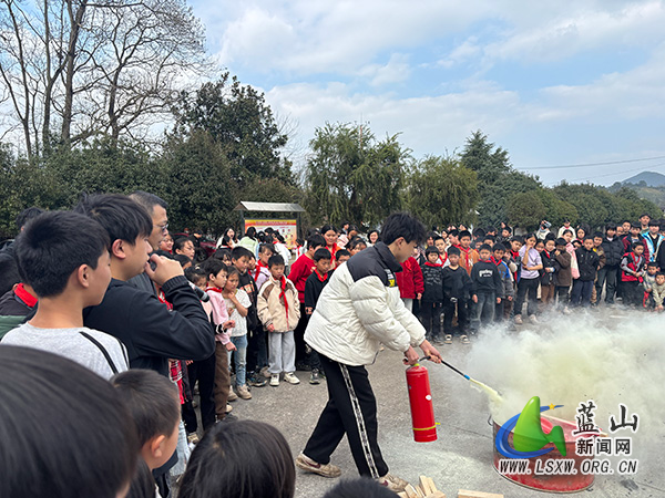 火市学校：筑牢校园“防火墙”.jpg