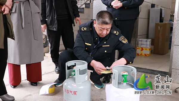 我县开展液化石油气质量安全专项整治工作.jpg