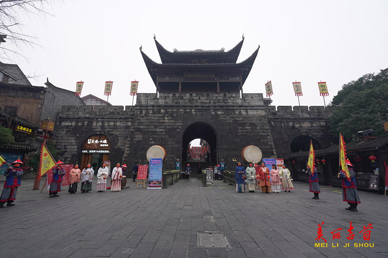 【喜迎二十大·全域文明创建在行动】 吉首:文明创建春满城 一路幸福好风景.jpg 【喜迎二十大·全域文明创建在行动】 吉首:文明创建春满城 一路幸福好风景.jpg