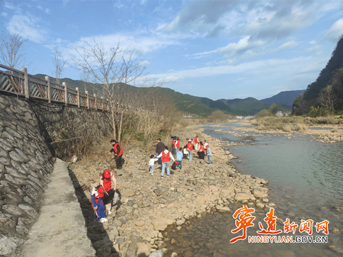 寧遠：“志愿紅”守護“生態綠”2_副本500.jpg