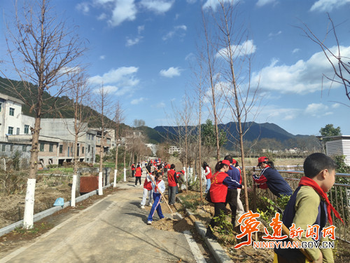 寧遠：“志愿紅”守護“生態綠”_副本500.jpg