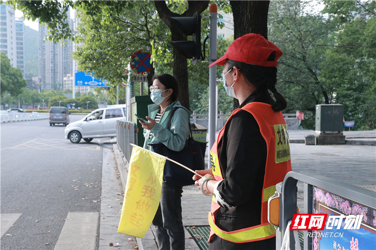 【喜迎二十大 全域文明创建在行动】吉首交警加快文明创建 优化营商环境1.jpg 【喜迎二十大 全域文明创建在行动】吉首交警加快文明创建 优化营商环境1.jpg