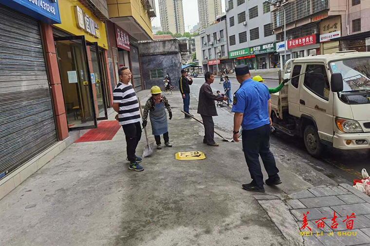 【喜迎二十大·全域文明创建在行动】助力文明城市创建 解锁人行道空地1.jpg 【喜迎二十大·全域文明创建在行动】助力文明城市创建 解锁人行道空地1.jpg