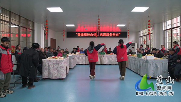 3.5明德小学雷锋日活动.mp4_20250306_205628.260.jpg