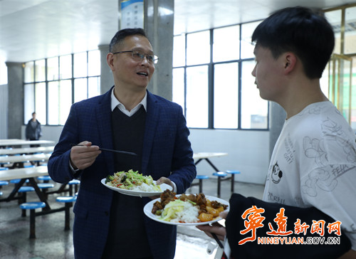 毛政深入学校督查营养餐工作_副本_副本500.jpg