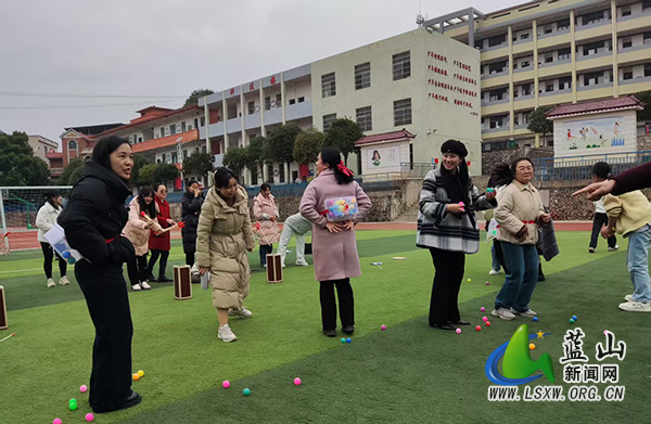 巾帼风采绽放欢乐时光—— 正市学校举办“三八妇女节”趣味活动.jpg