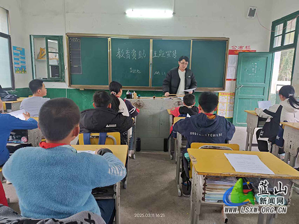 荆竹瑶族乡中心小学开展教育资助宣传活动.jpg