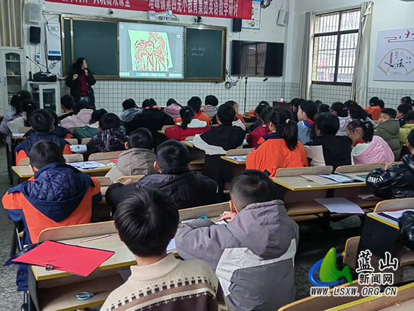 塔峰镇第四完小：双减赋能助成长，特色社团展新颜.jpg