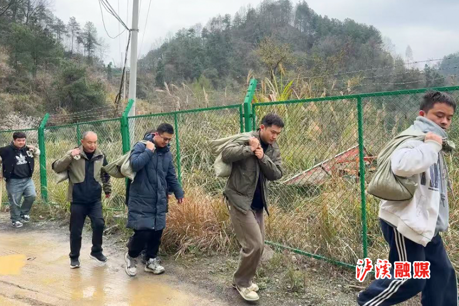 小章防汛演练.jpg